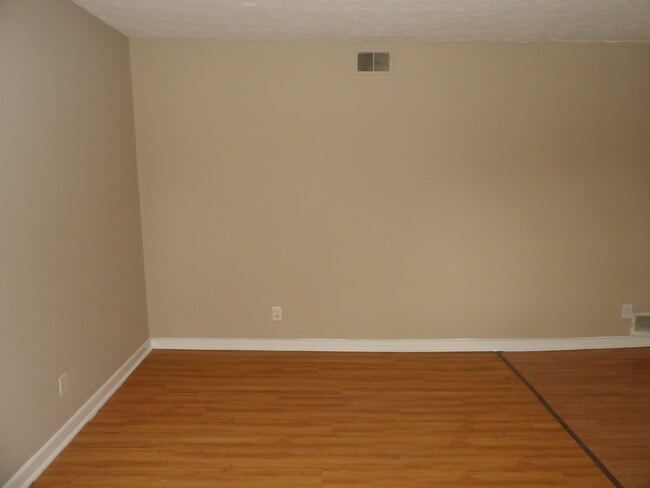 Building Photo - 35 Ashwood Ct