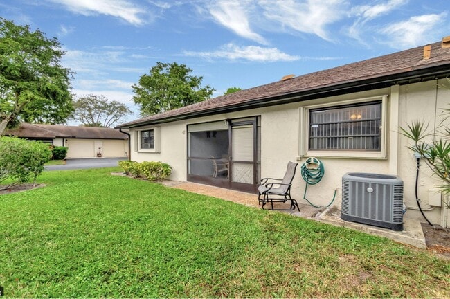 Building Photo - 4660 Greentree Pl