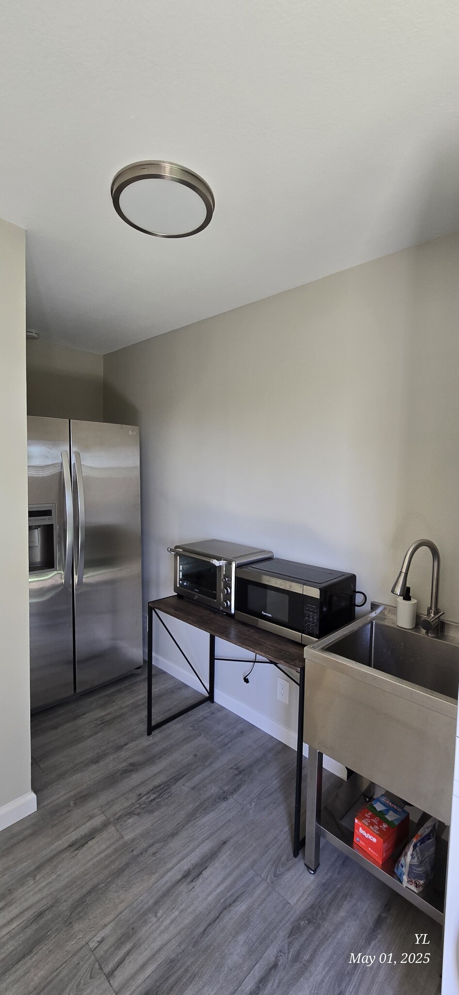 Full-size refrigerator, microwave, and countertop toaster oven – convenient and ready for everyday u - 503 Yorkshire Dr