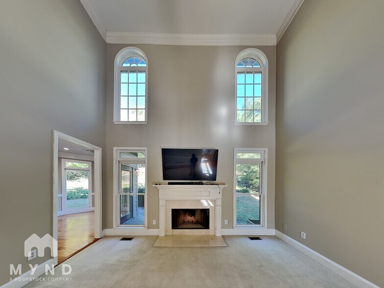 Building Photo - 12515 Magnolia Cir