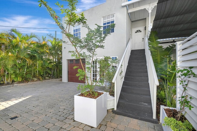 Building Photo - 412 El Prado