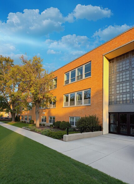 Building Photo - 4015 Prairie Ave