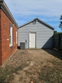 Building Photo - Very updated, cozy two bedroom across from BGHS