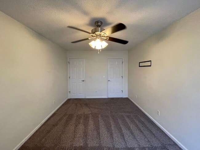 Building Photo - 118 W Briar Dr