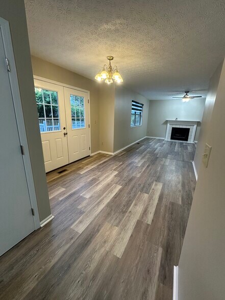 Building Photo - 3303 Windridge Dr
