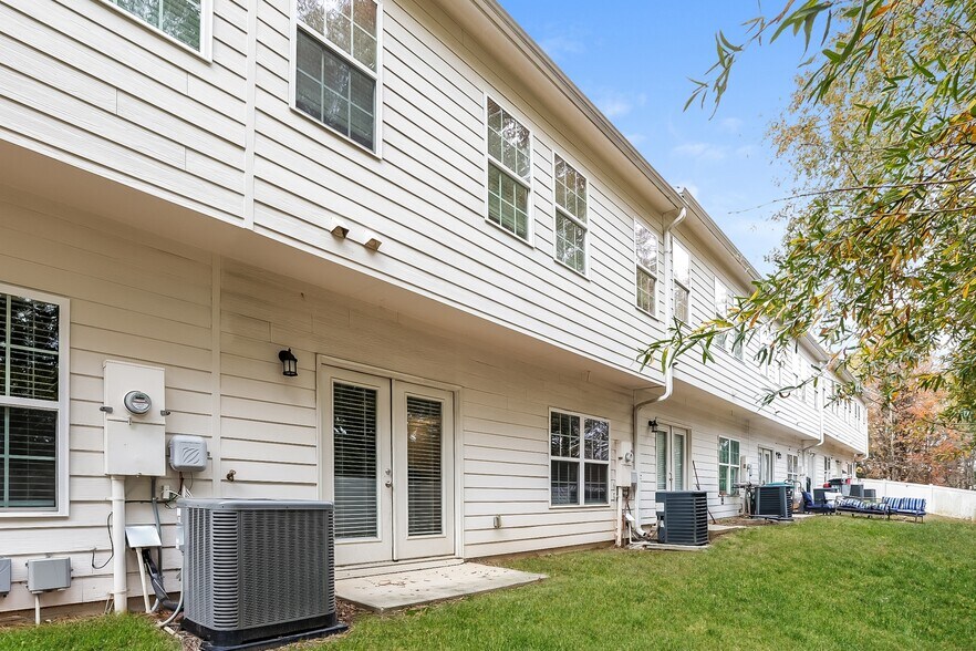 Building Photo - 60 Madaline Ln