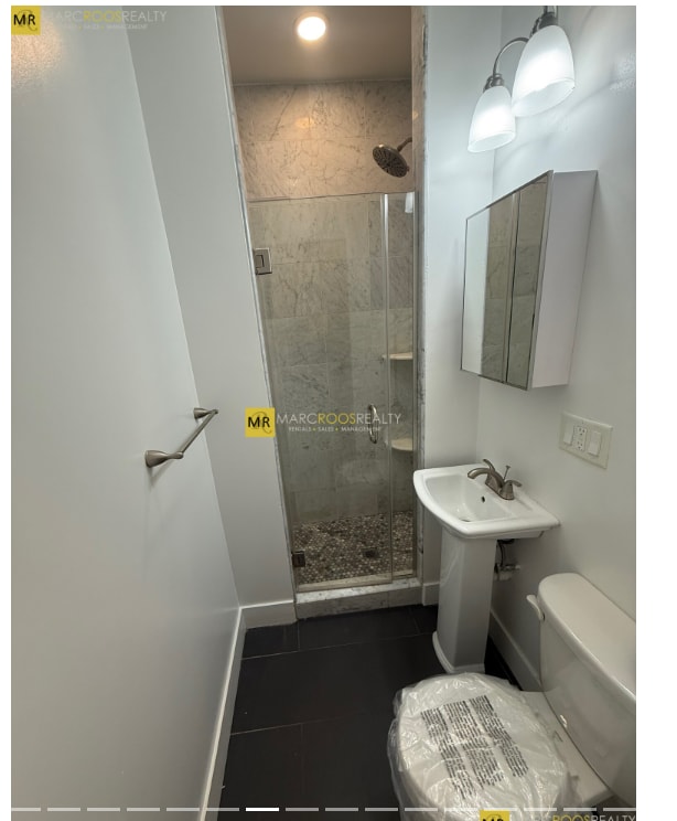 Building Photo - 22 Phillips St