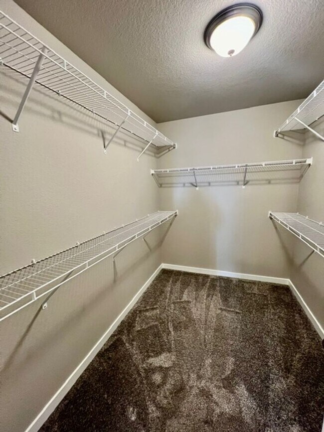 Building Photo - Gorgeous 3 Story Home in close to Cottonwo...