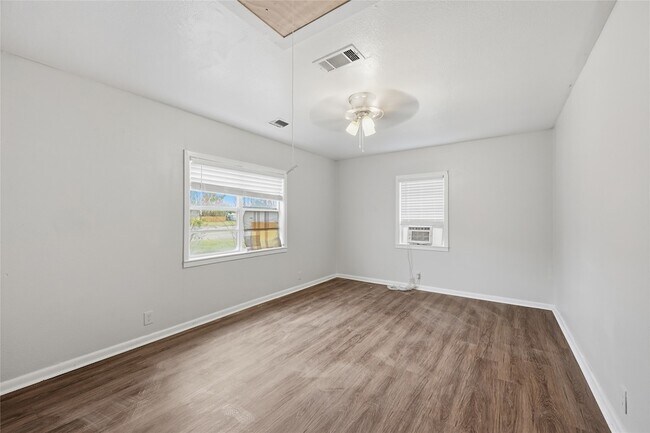 Building Photo - 1621 Richmond Ave