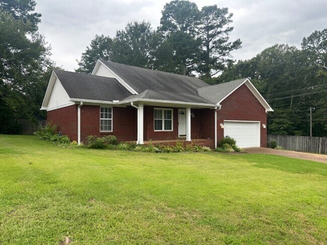 Building Photo - 4 Walnut Grove Cove