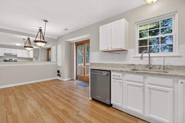 Building Photo - 8 Suncroft Ct