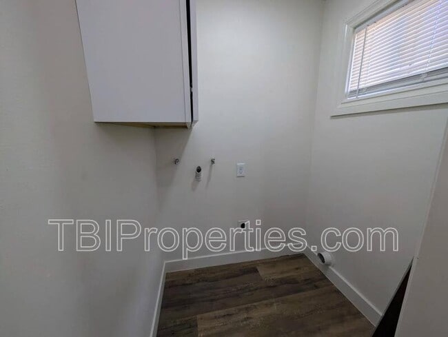 Building Photo - 936 Bradley St