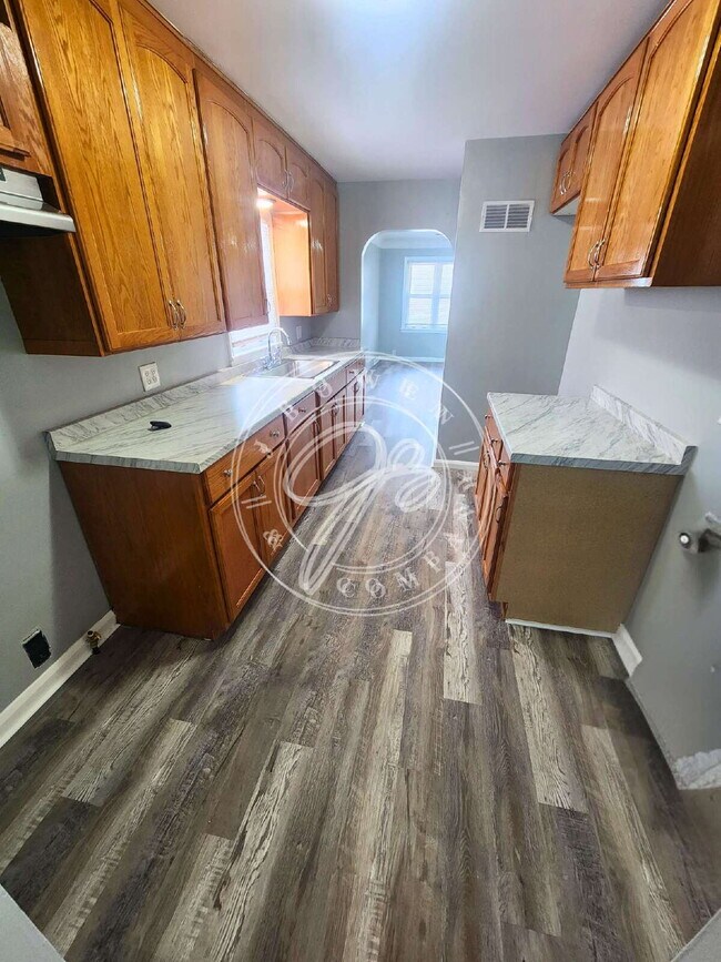 Building Photo - Spacious & Updated 3-Bedroom Home in East Toledo – Birmingham Neighborhood