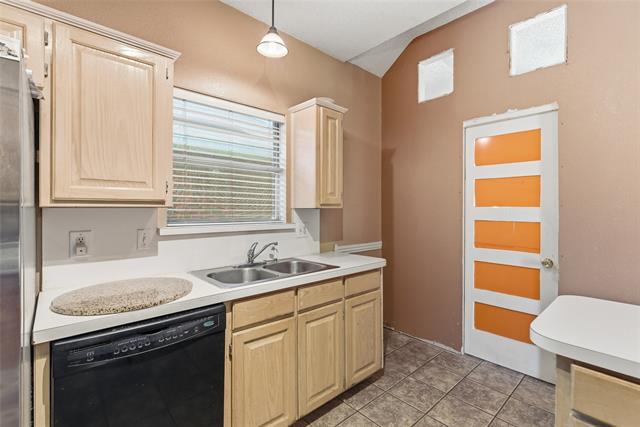 Building Photo - 1701 Creekway Dr