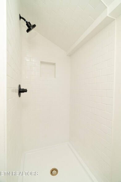 Bathroom 3 - 570 Monroe St