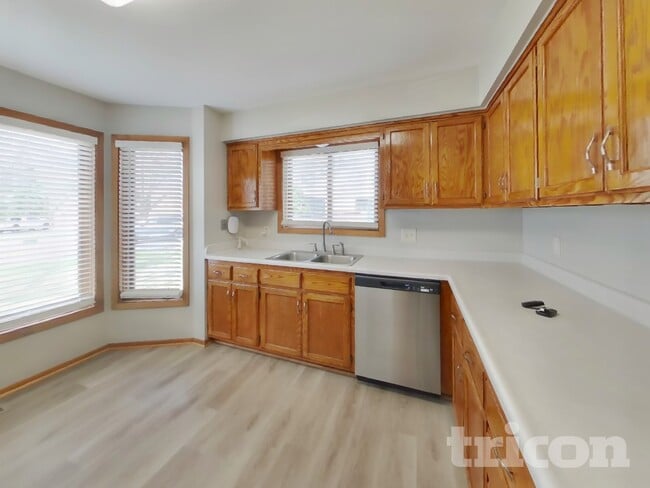 Building Photo - 4350 Thornhill Ln