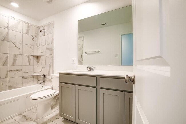 Building Photo - 414 Sebring Cir