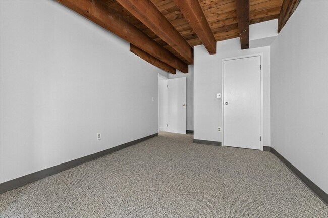 Building Photo - 120 Commercial St