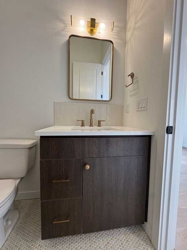 Building Photo - L0652-2