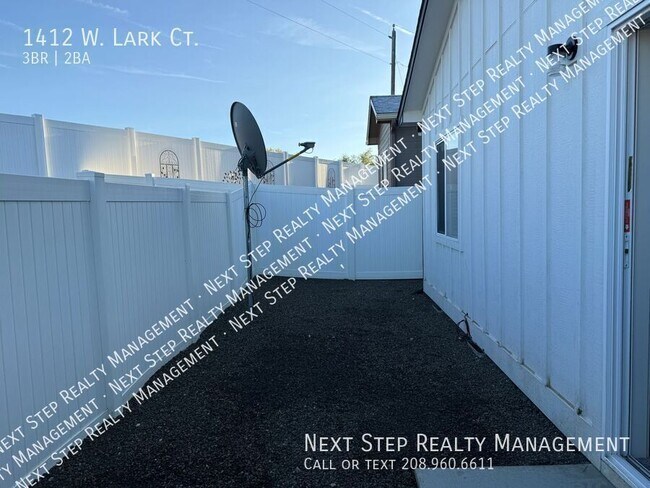 Building Photo - 1412 W Lark Ct