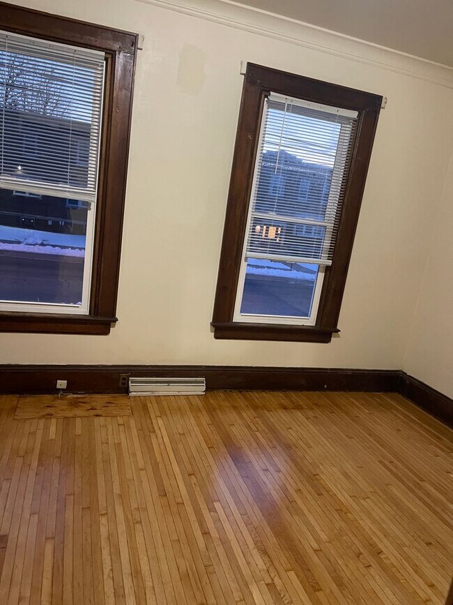 Building Photo - High, 456