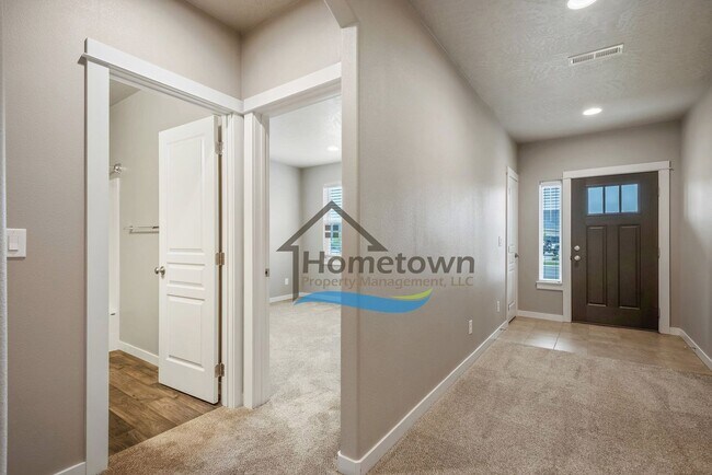 Building Photo - 3 Bedroom 2 Bath Home with 2-Car Attached ...