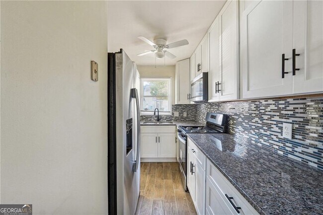 Building Photo - 2391 Cove Rd