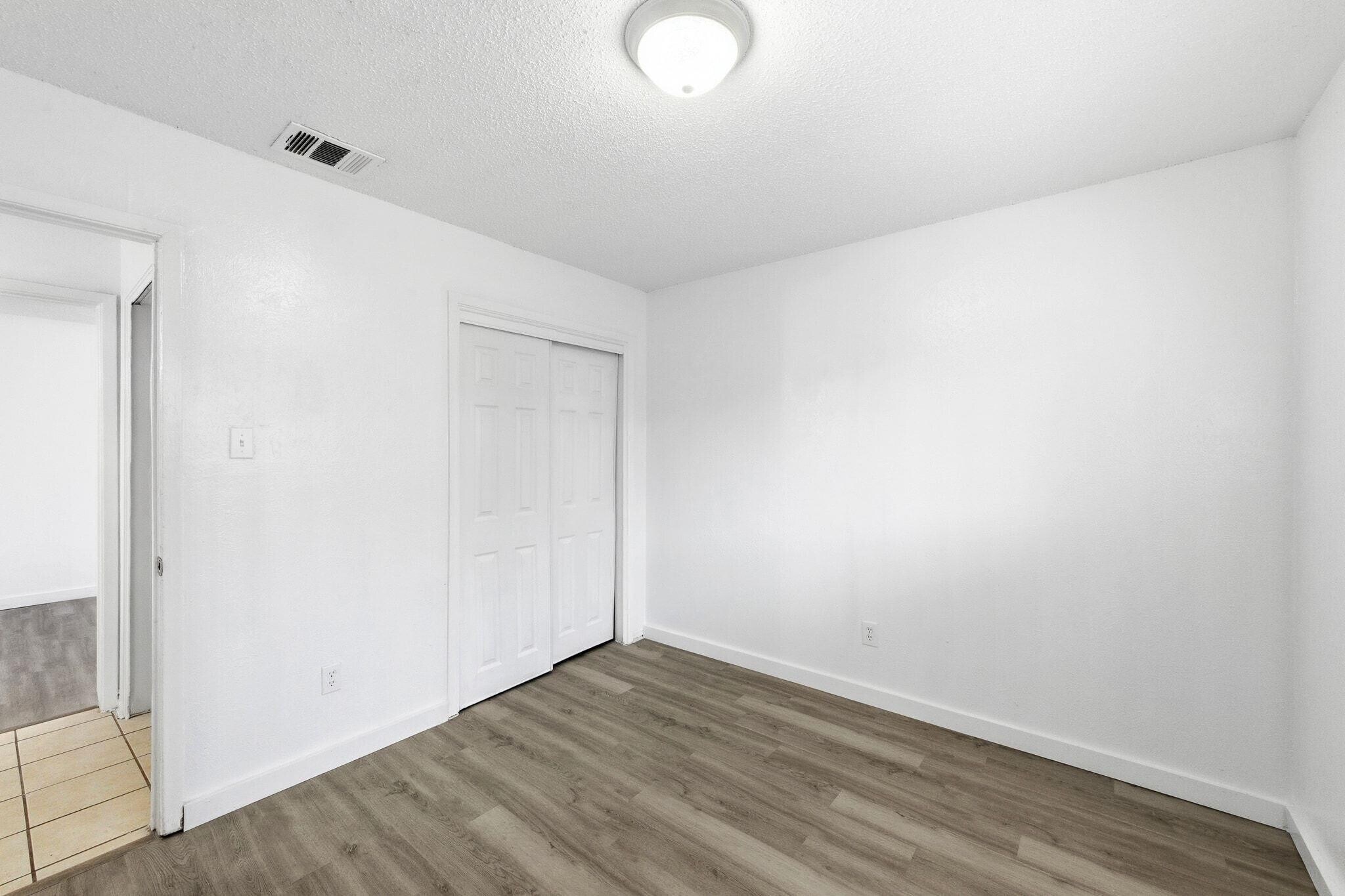 Building Photo - 5619 Jacaranda Dr