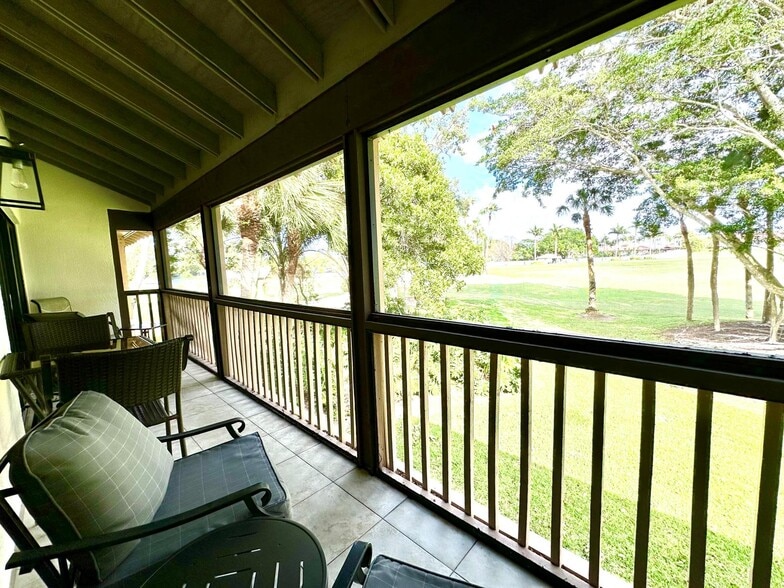 Building Photo - 464 Brackenwood Ln S