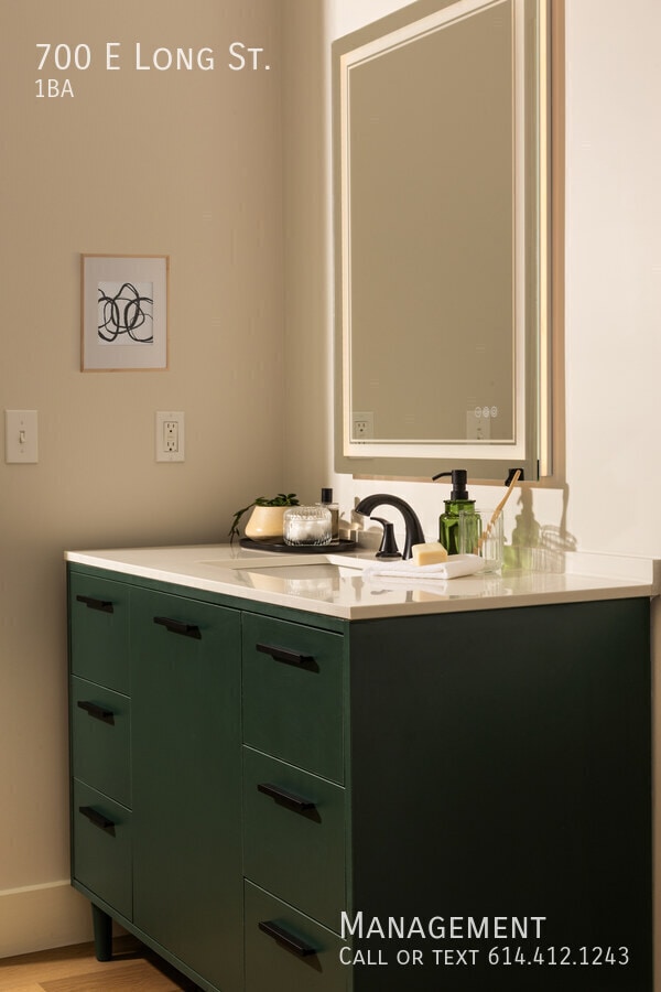 Building Photo - 700 E Long St