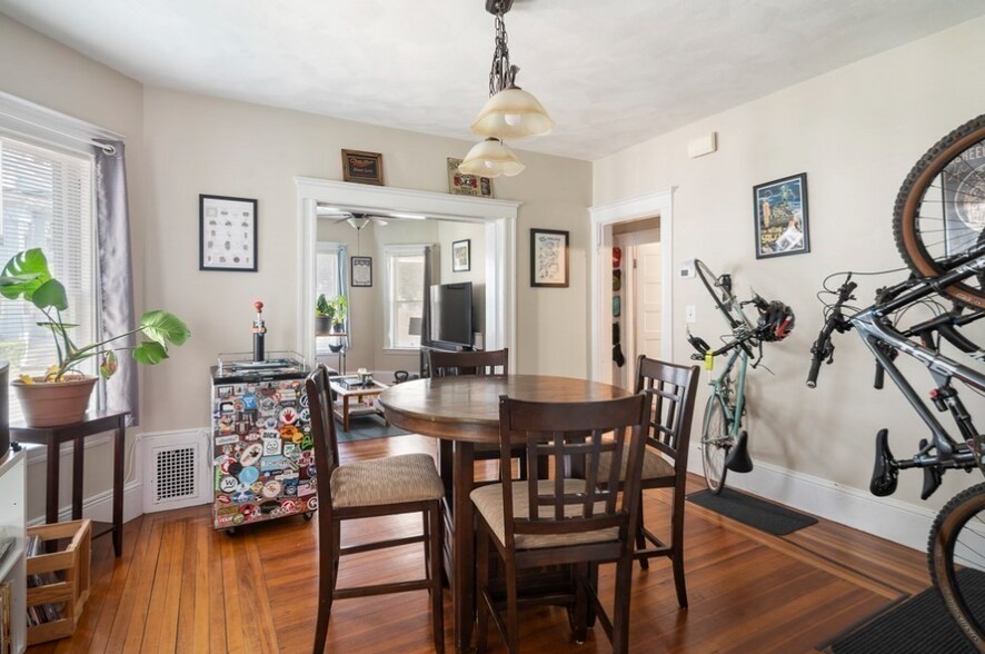 Building Photo - 44 Greenleaf Ave