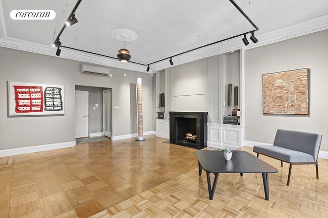 Building Photo - 4 E 81st St