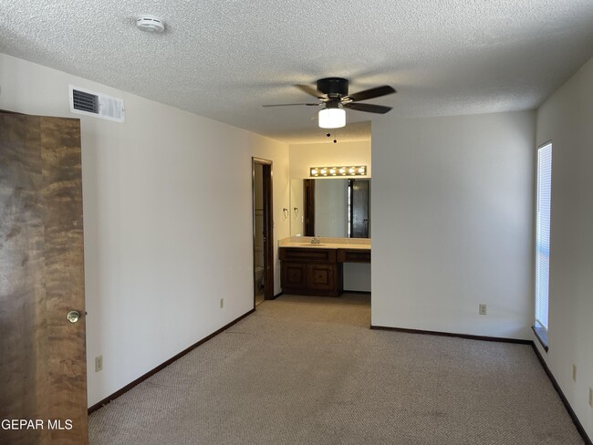 Building Photo - 10640 Islerock Dr