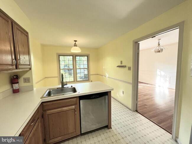 Building Photo - 2134 Kings Garden Way