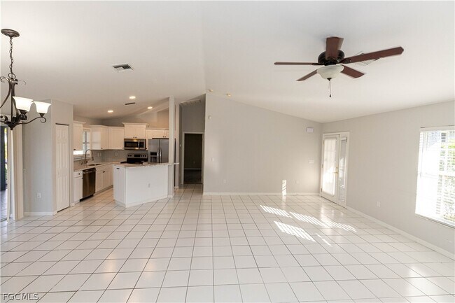 Building Photo - 417 SE 21st Terrace