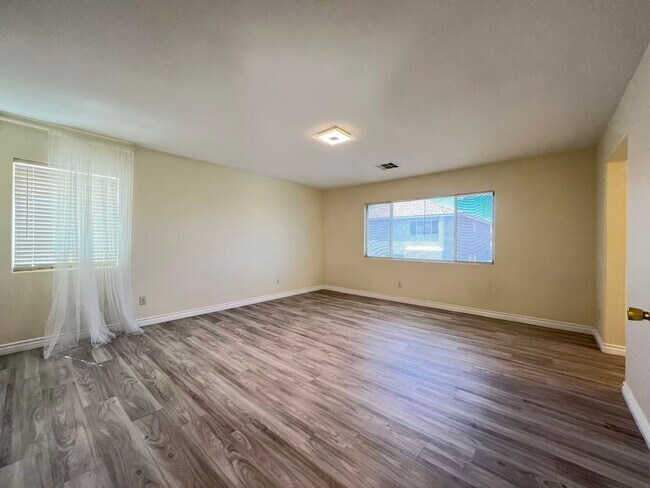 Building Photo - 8480 Garnet Peak Ct