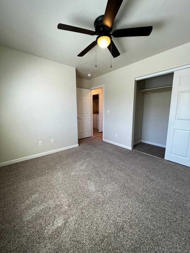 Building Photo - 3348 N Yavapai Rd E