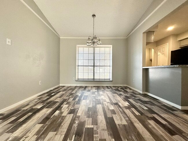 Building Photo - 504 N Englewood Ave