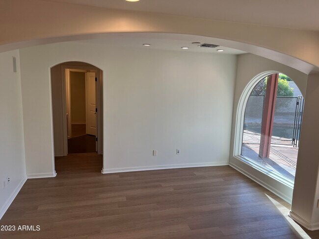 Building Photo - 4420 N 46th Pl