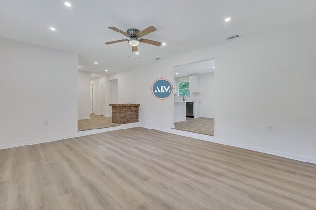 Building Photo - Rare opportunity minutes away from Savannah - 3-bedroom/2-bathroom home Move In Today!