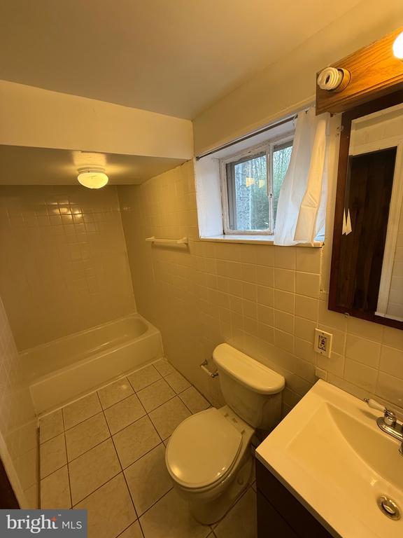 Building Photo - 7804 Temple St