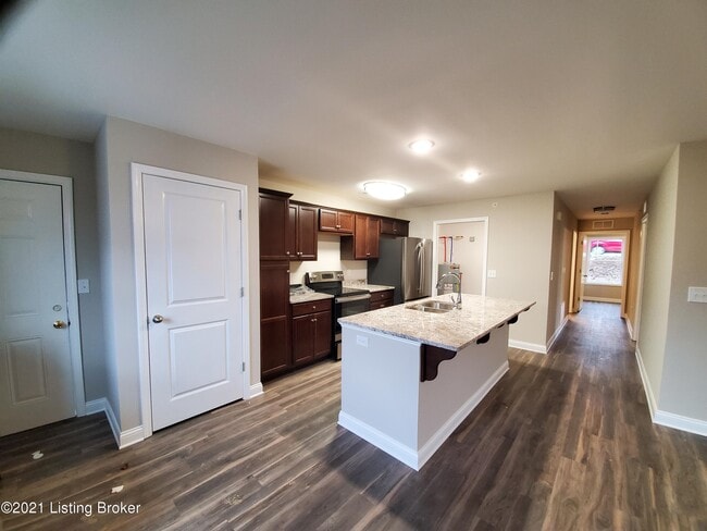 Primary Photo - 3500 College Dr