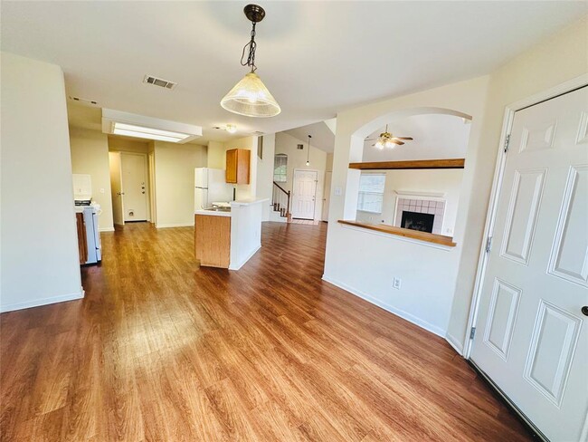 Building Photo - 1600 Primrose Trail