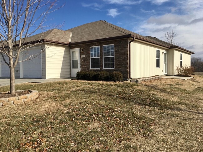 Building Photo - 3 Bed Single Level Duplex in Blue Springs;...