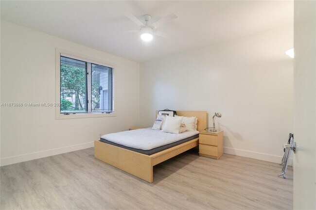 Building Photo - 3041 Birkdale Dr