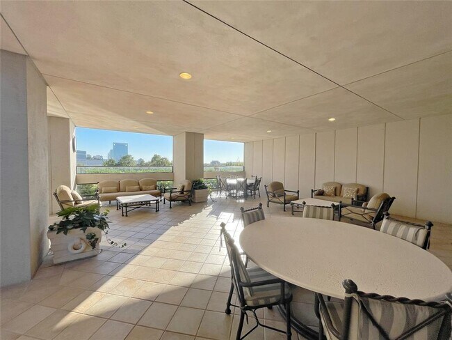 Building Photo - 1111 Hermann Dr