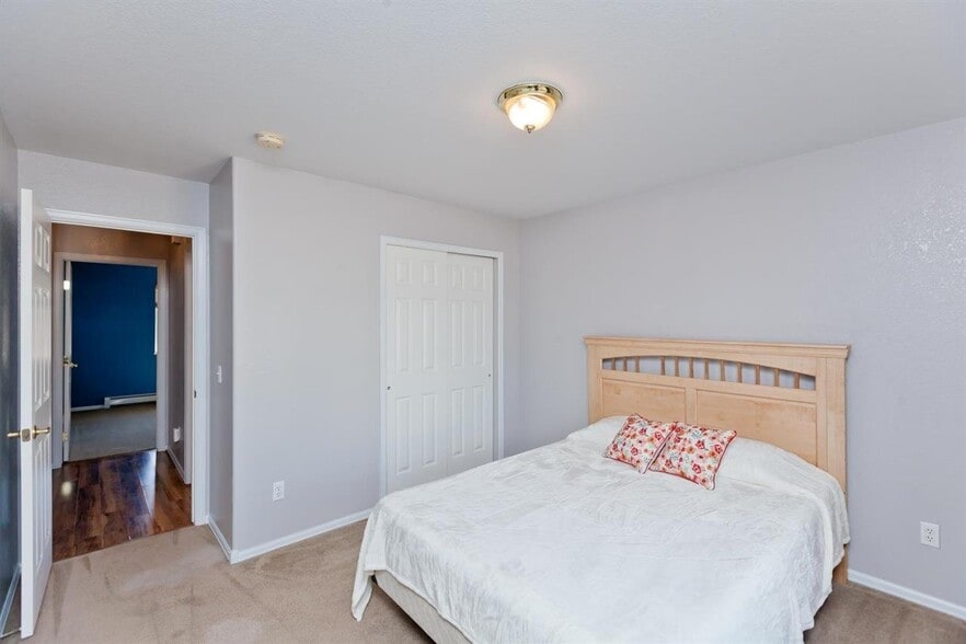 Building Photo - 541 Shanne St