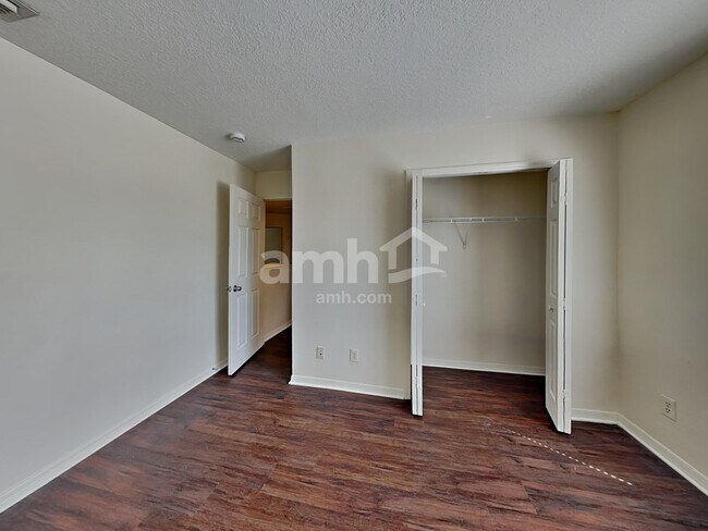 Building Photo - 12639 Longcrest Dr