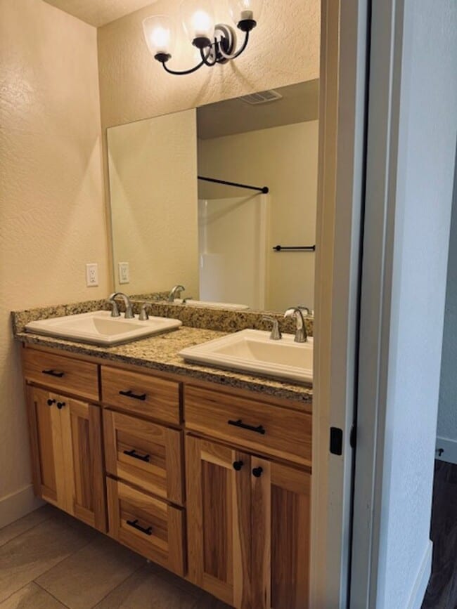 Building Photo - BM2613