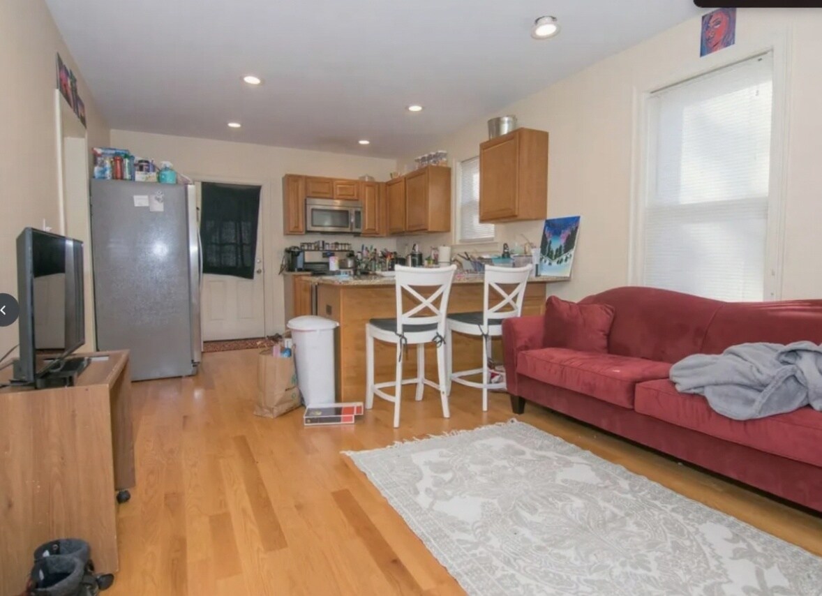 Building Photo - 35 Pratt St